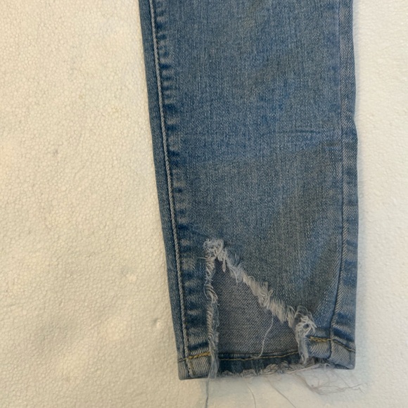 Levi’s 720 high rise super skinny light wash jeans cut in distressed hem - Picture 6 of 10